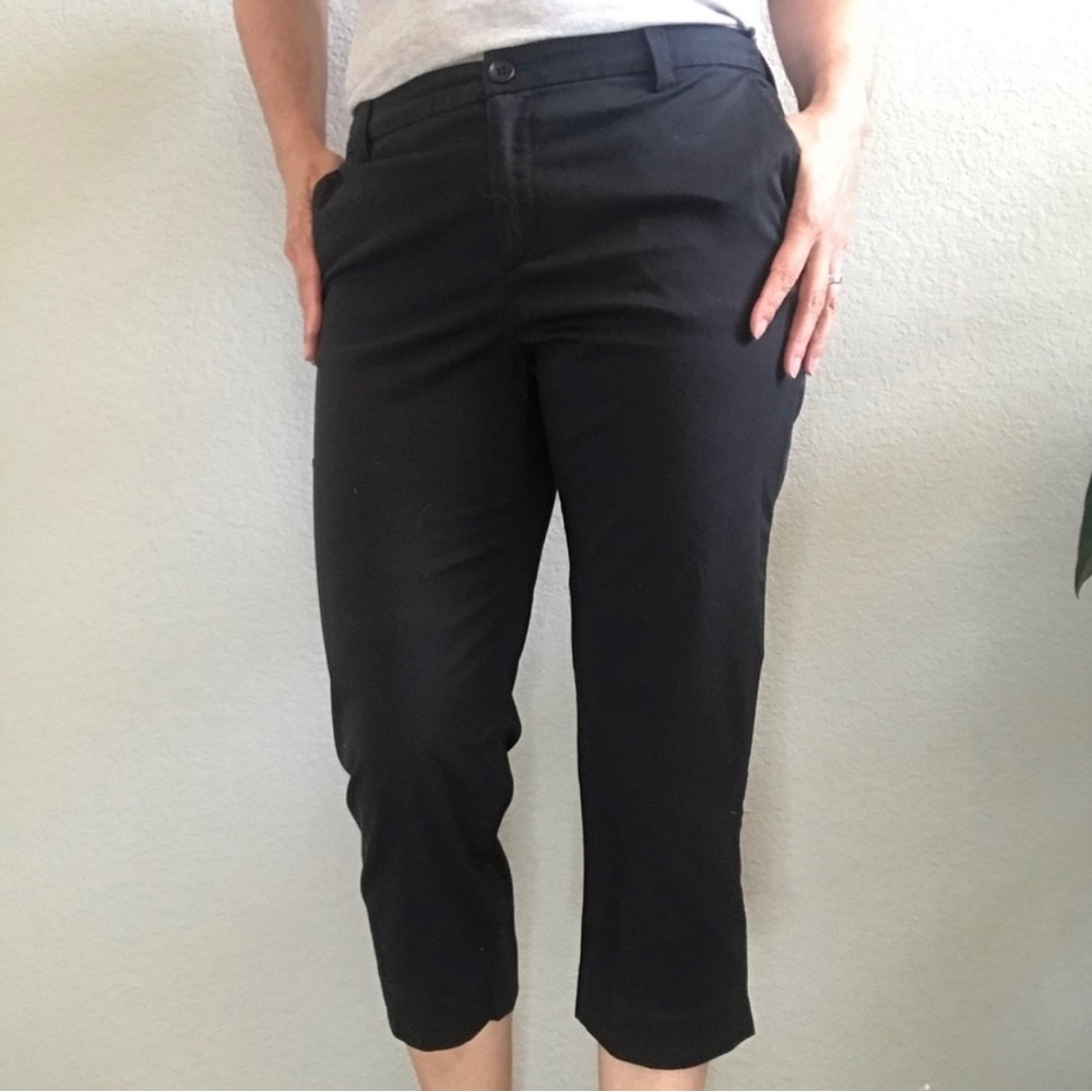 Brand New Banana Republic Martin Black Capris - Size 6